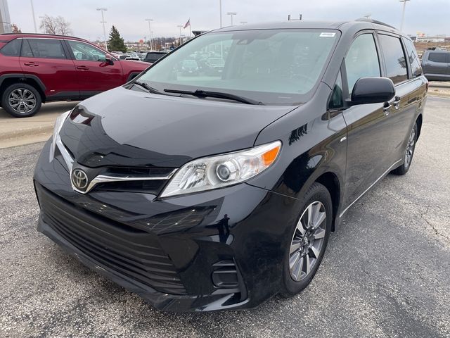 2020 Toyota Sienna LE