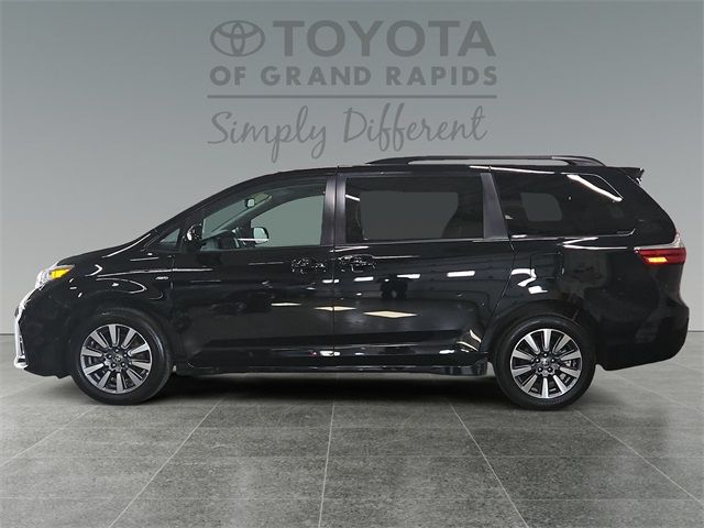 2020 Toyota Sienna LE