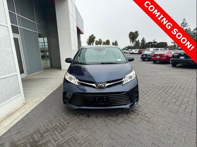 2020 Toyota Sienna LE