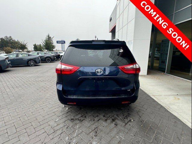 2020 Toyota Sienna LE