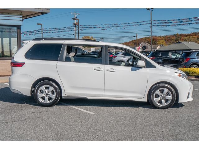 2020 Toyota Sienna LE