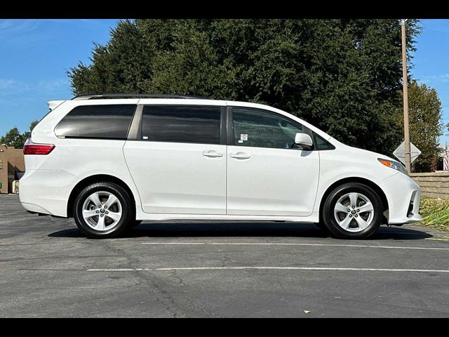 2020 Toyota Sienna LE