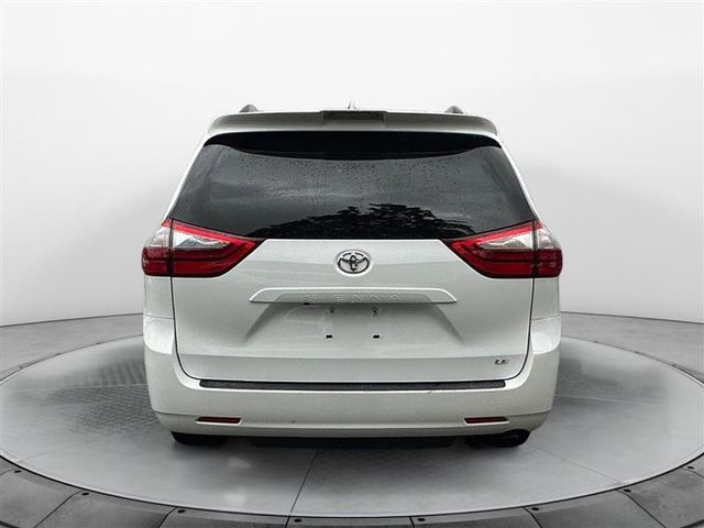 2020 Toyota Sienna LE