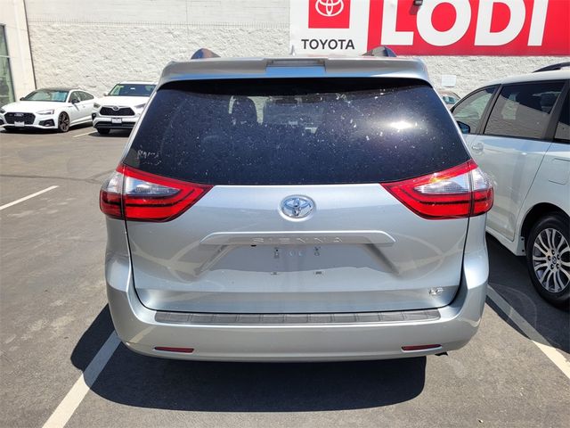 2020 Toyota Sienna LE