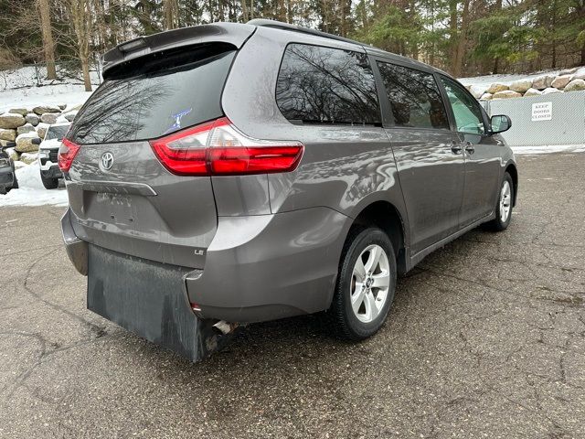 2020 Toyota Sienna LE Auto Access Seat