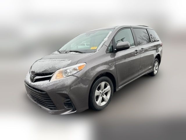 2020 Toyota Sienna LE Auto Access Seat