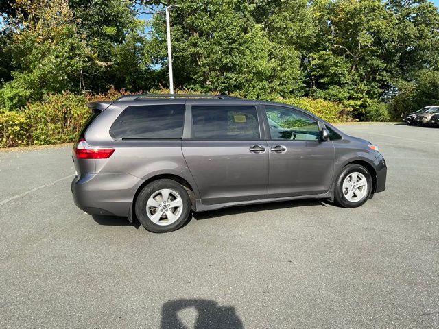 2020 Toyota Sienna LE