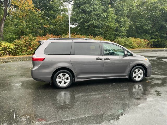 2020 Toyota Sienna LE