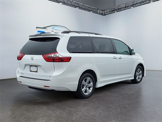 2020 Toyota Sienna LE