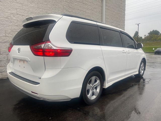 2020 Toyota Sienna LE Auto Access Seat