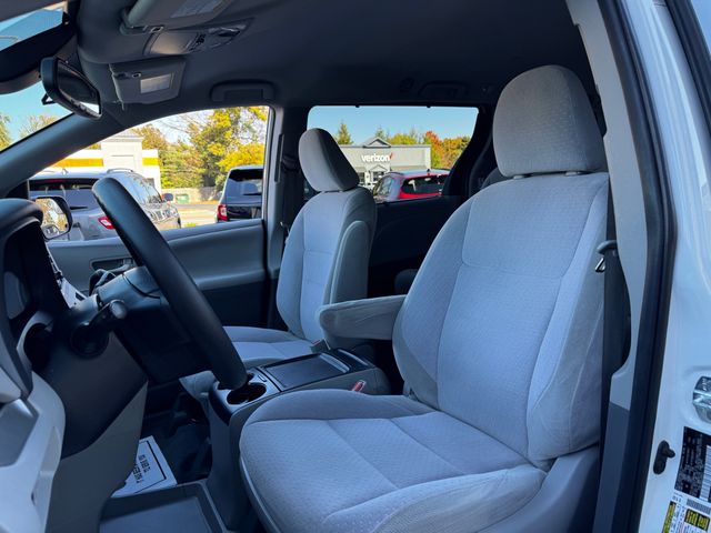 2020 Toyota Sienna LE Auto Access Seat