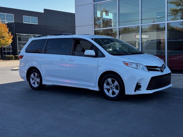 2020 Toyota Sienna LE Auto Access Seat