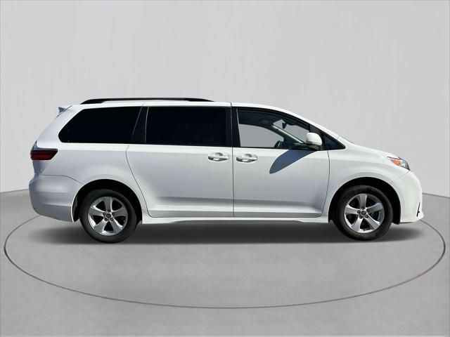 2020 Toyota Sienna LE