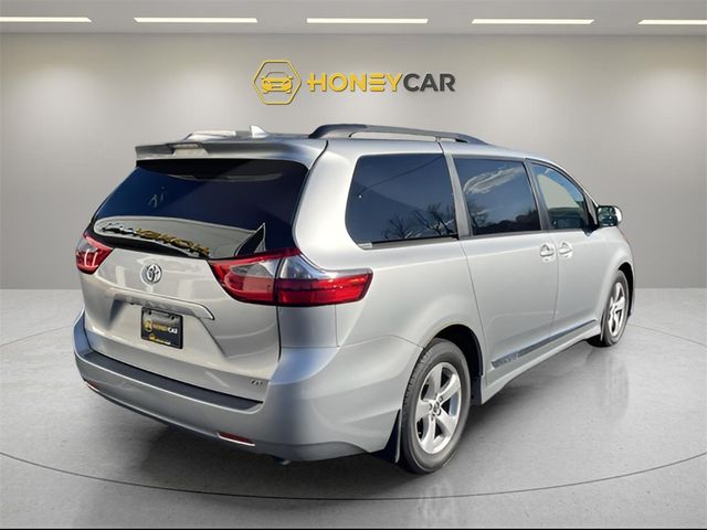 2020 Toyota Sienna LE Auto Access Seat