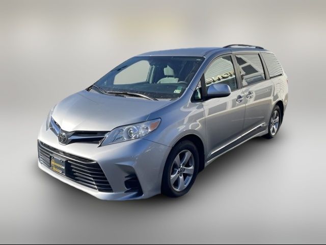 2020 Toyota Sienna LE Auto Access Seat