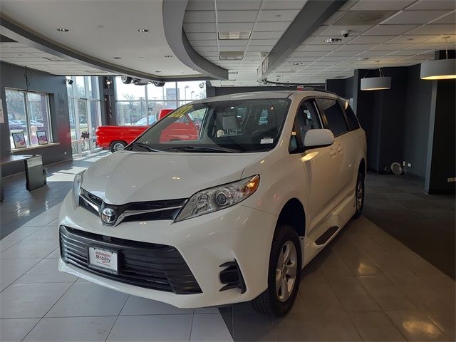 2020 Toyota Sienna LE