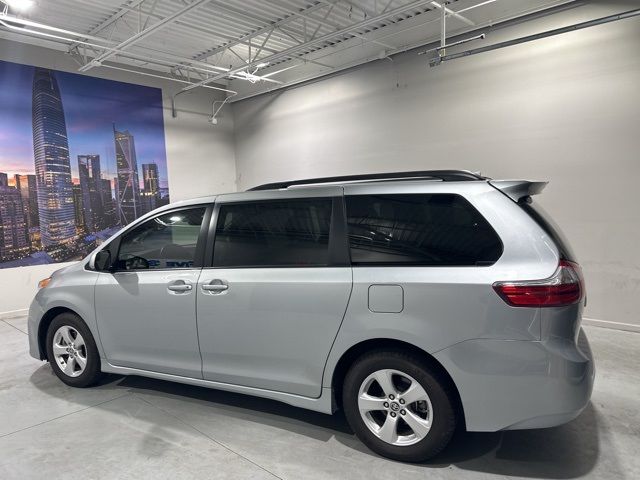 2020 Toyota Sienna LE