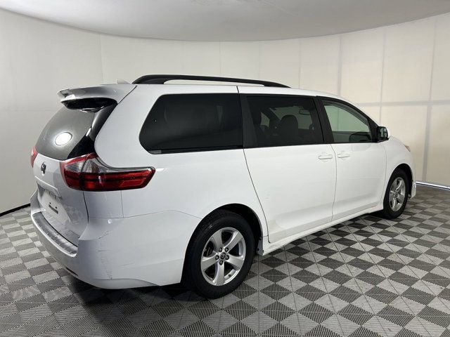 2020 Toyota Sienna LE