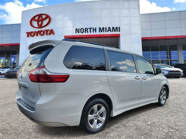 2020 Toyota Sienna LE