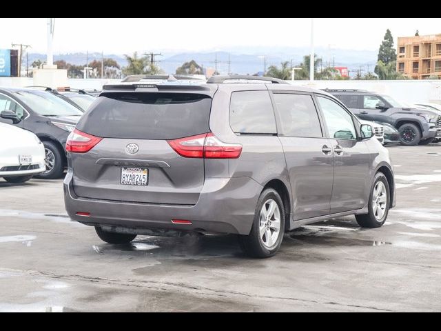 2020 Toyota Sienna LE