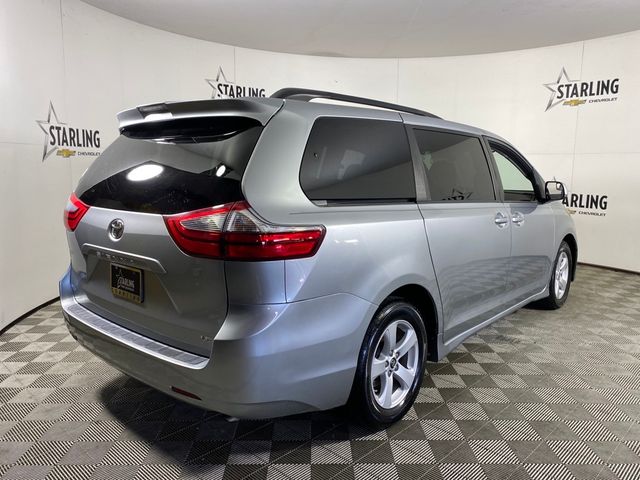 2020 Toyota Sienna LE Auto Access Seat