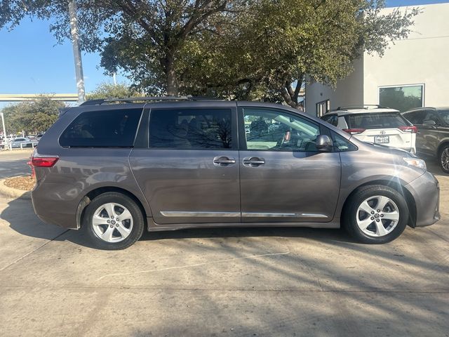 2020 Toyota Sienna LE