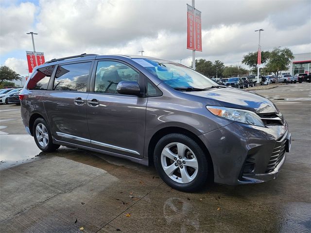 2020 Toyota Sienna LE