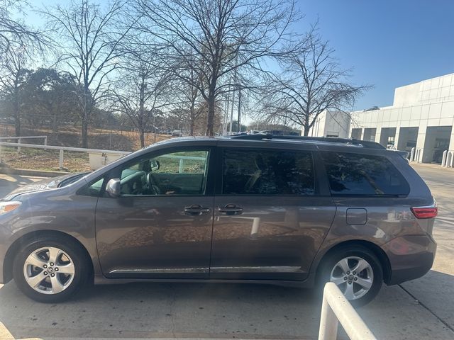 2020 Toyota Sienna LE