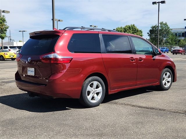 2020 Toyota Sienna LE