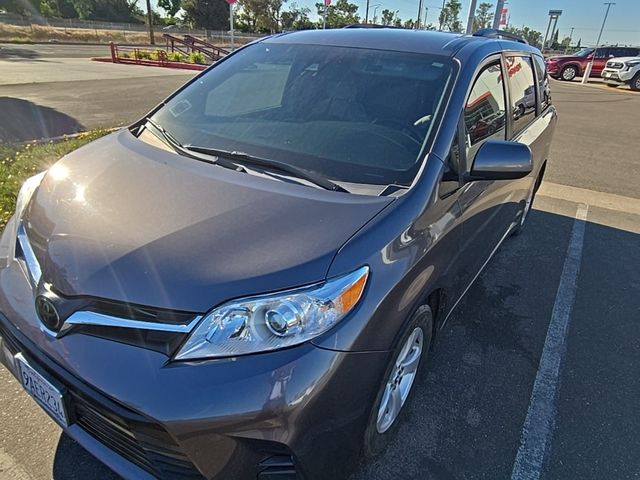 2020 Toyota Sienna LE