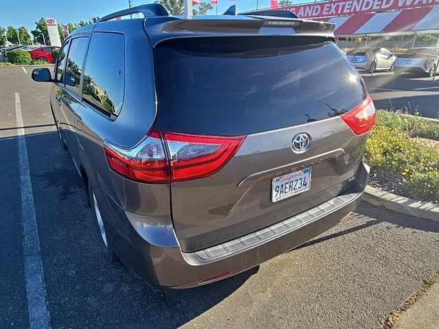 2020 Toyota Sienna LE