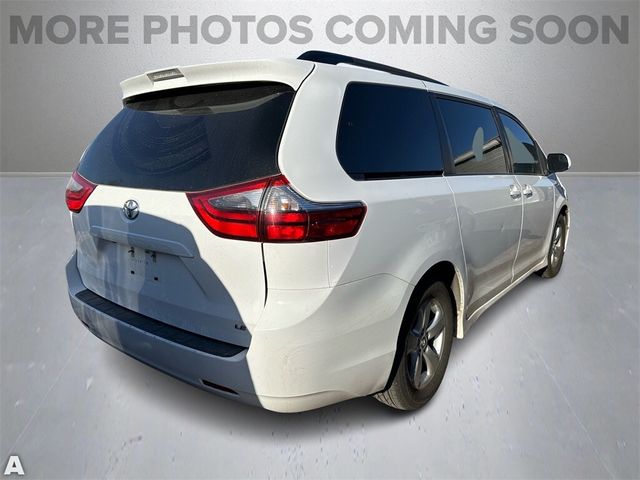 2020 Toyota Sienna LE