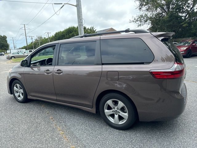 2020 Toyota Sienna LE