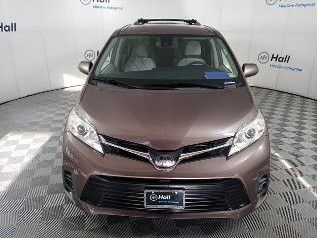 2020 Toyota Sienna LE