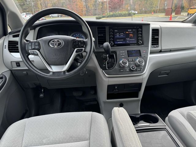 2020 Toyota Sienna LE