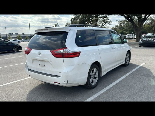 2020 Toyota Sienna LE