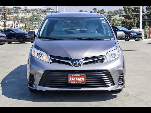 2020 Toyota Sienna LE Auto Access Seat