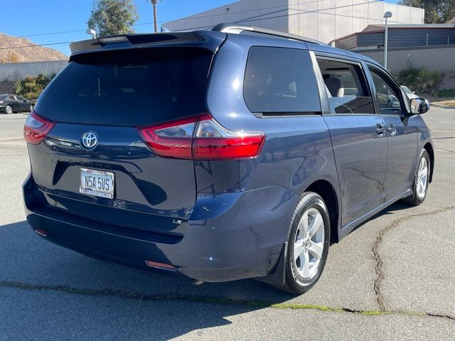 2020 Toyota Sienna LE