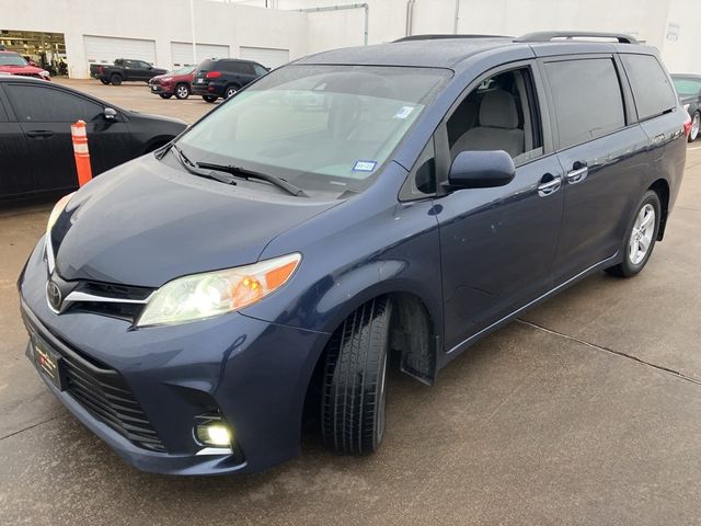 2020 Toyota Sienna LE