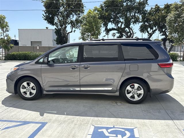 2020 Toyota Sienna LE