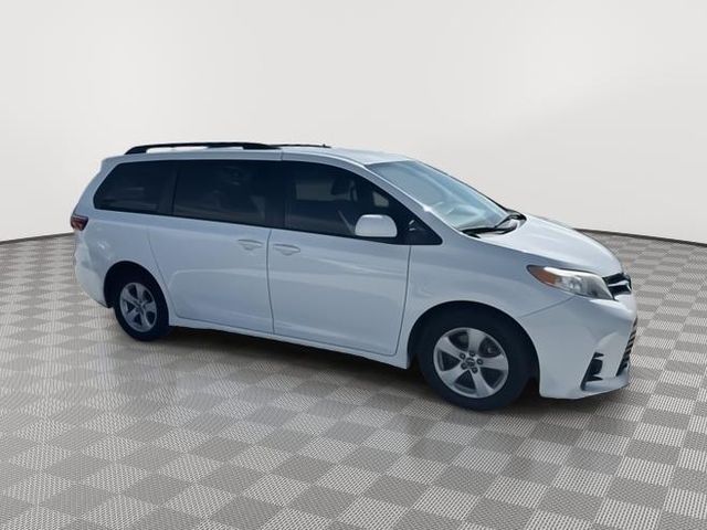 2020 Toyota Sienna LE