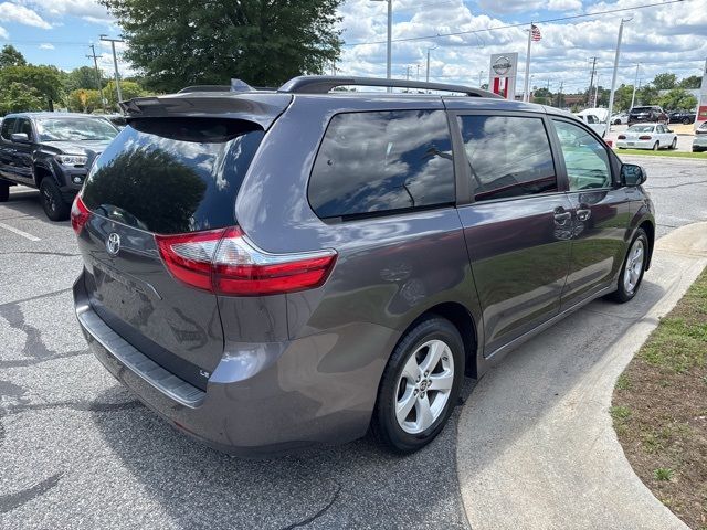 2020 Toyota Sienna LE