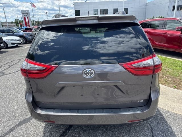 2020 Toyota Sienna LE