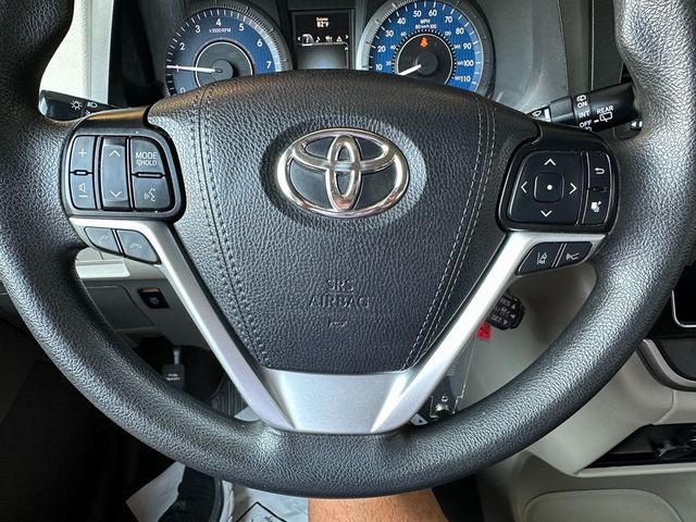 2020 Toyota Sienna LE Auto Access Seat