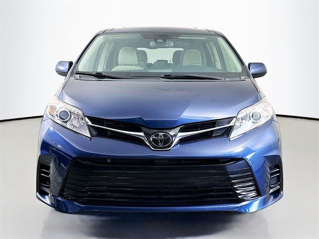 2020 Toyota Sienna LE Auto Access Seat
