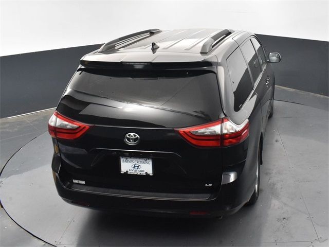 2020 Toyota Sienna LE Auto Access Seat