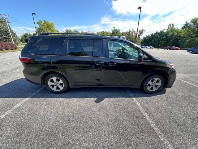 2020 Toyota Sienna LE