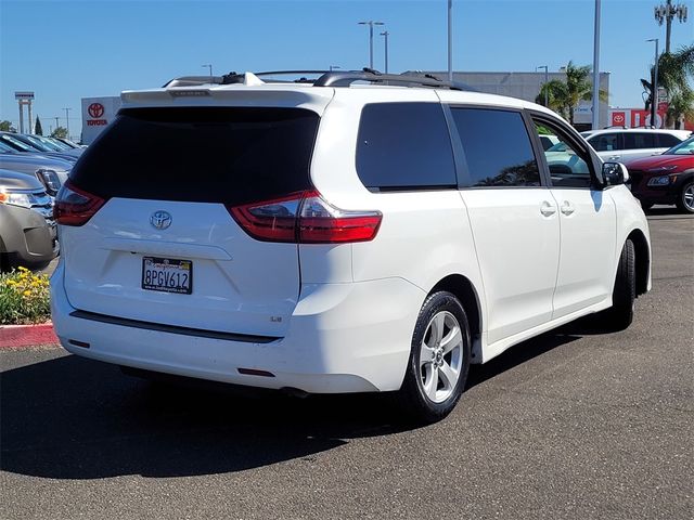 2020 Toyota Sienna LE