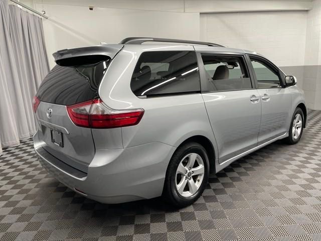 2020 Toyota Sienna LE