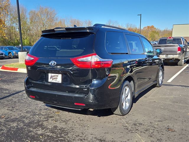 2020 Toyota Sienna LE